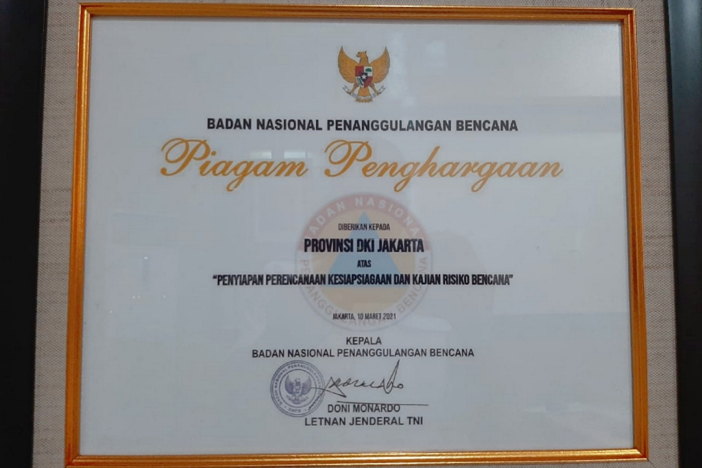 Pemprov DKI Jakarta Menerima Penghargaan Penanggulangan Bencana 2021
