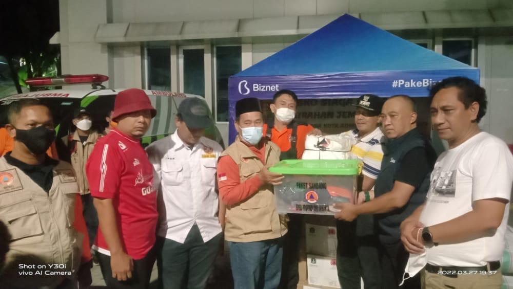 Serah Terima dan Pendistribusian Bantuan Logistik untuk Penyintas Kebakaran di Jl. Sawah Lio Gg. 23 RT. 002, 003 RW. 07