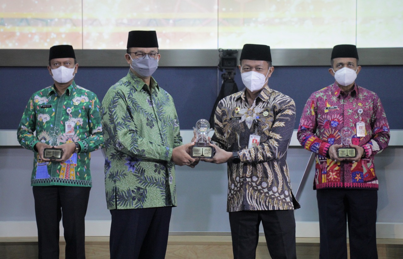 Kepala Pelaksana BPBD DKI Menerima Penghargaan Muzakki Istimewa dari Baznas (Baziz) DKI Jakarta Kategori Individu ASN