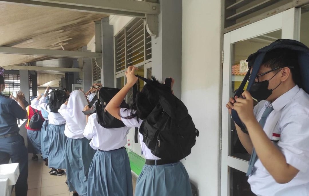 Monitoring dan Evaluasi Kegiatan Satuan Pendidikan Aman Bencana di SMAN 40 Jakarta