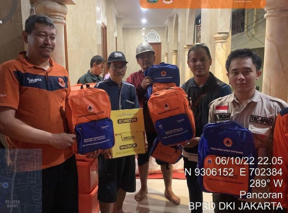 Pendistribusian Bantuan Logistik bagi Penyintas Bencana Banjir di Kel. Cilandak dan Kel. Kalibata