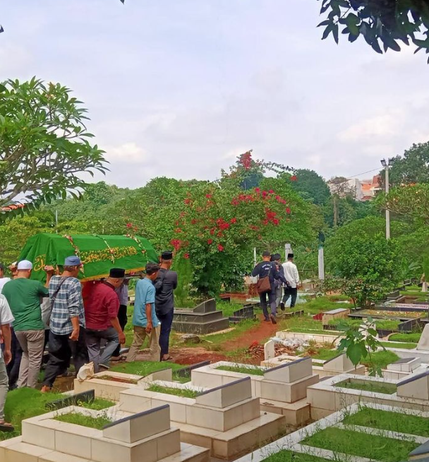 BPBD DKI Membantu Proses Pemakaman Korban Terdampak Tembok Roboh MTsN 19 Pondok Labu, Jakarta Selatan