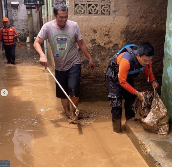 Kerja Bakti Gabungan Pembersihan Jalan Pasca Bencana Banjir di Wilayah DKI Jakarta