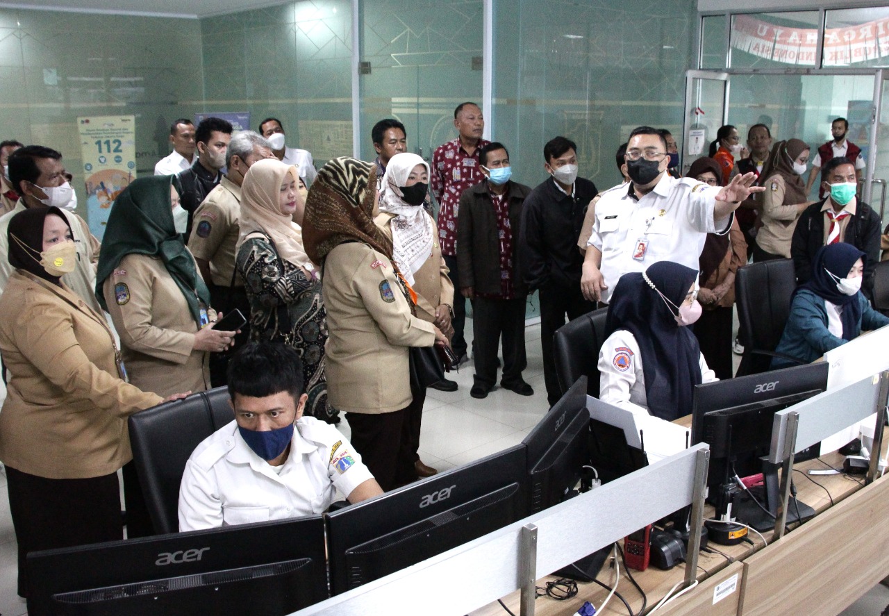 Evaluasi dan Penyerahan Sarana Prasarana Kebencanaan untuk Sekolah dan Madrasah