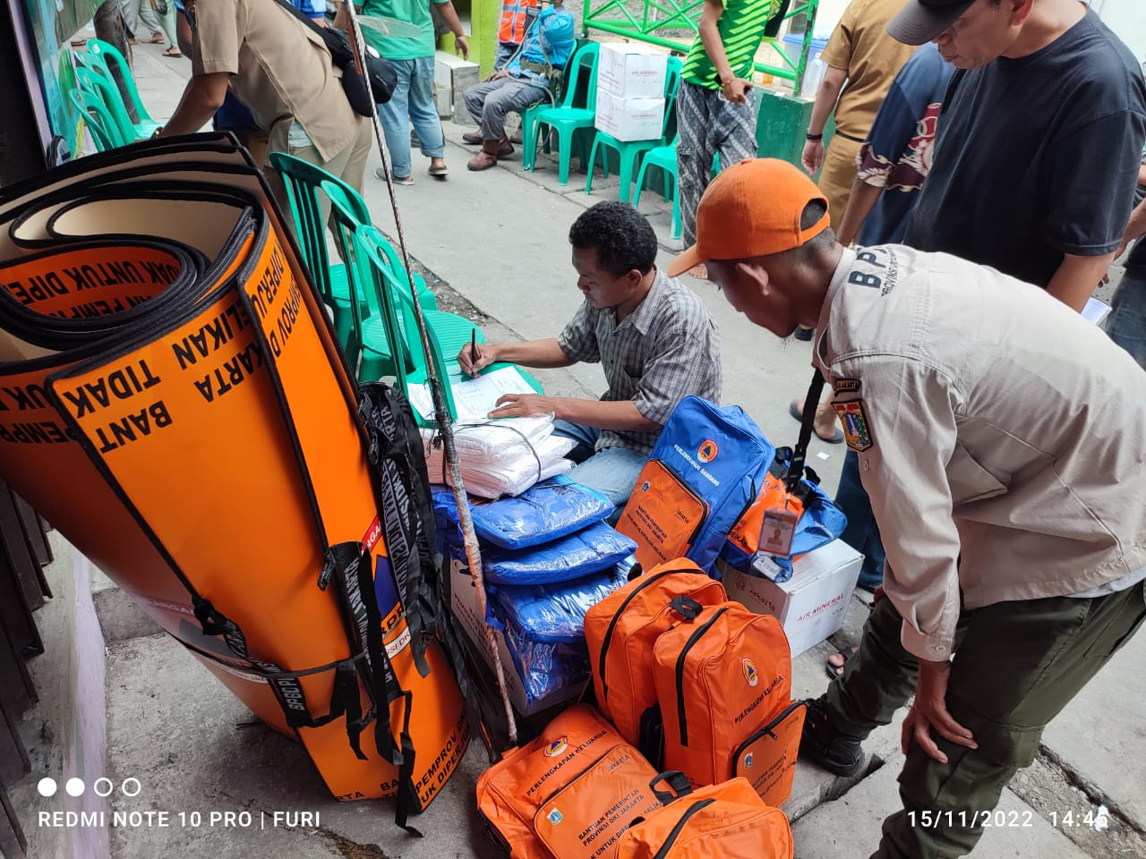 Pendistribusian Bantuan Logistik bagi Penyintas Kebakaran di Kel. Wijaya Kusuma