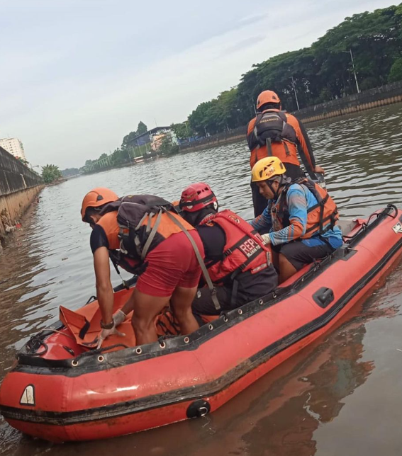 Bersama dengan Tim SAR Gabungan Berhasil Menemukan dan Evakuasi Korban Tenggelam di Kawasan Pulau Intan Penjaringan