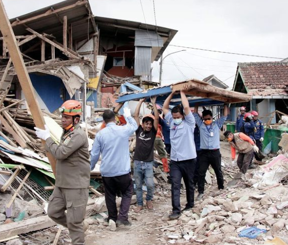 Satgas Kolaborasi DKI Melakukan Pemulihan Terhadap Bangunan Rumah dan Akses Jalan yang Terdampak Gempa Bumi