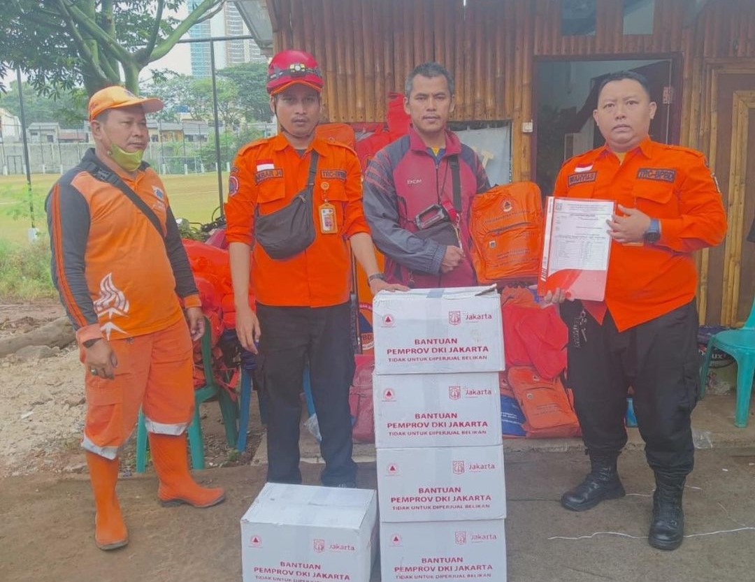 Pendistribusian Bantuan Logistik dan Pendirian Tenda untuk Penyintas Kebakaran di Kelurahan Cipete Utara