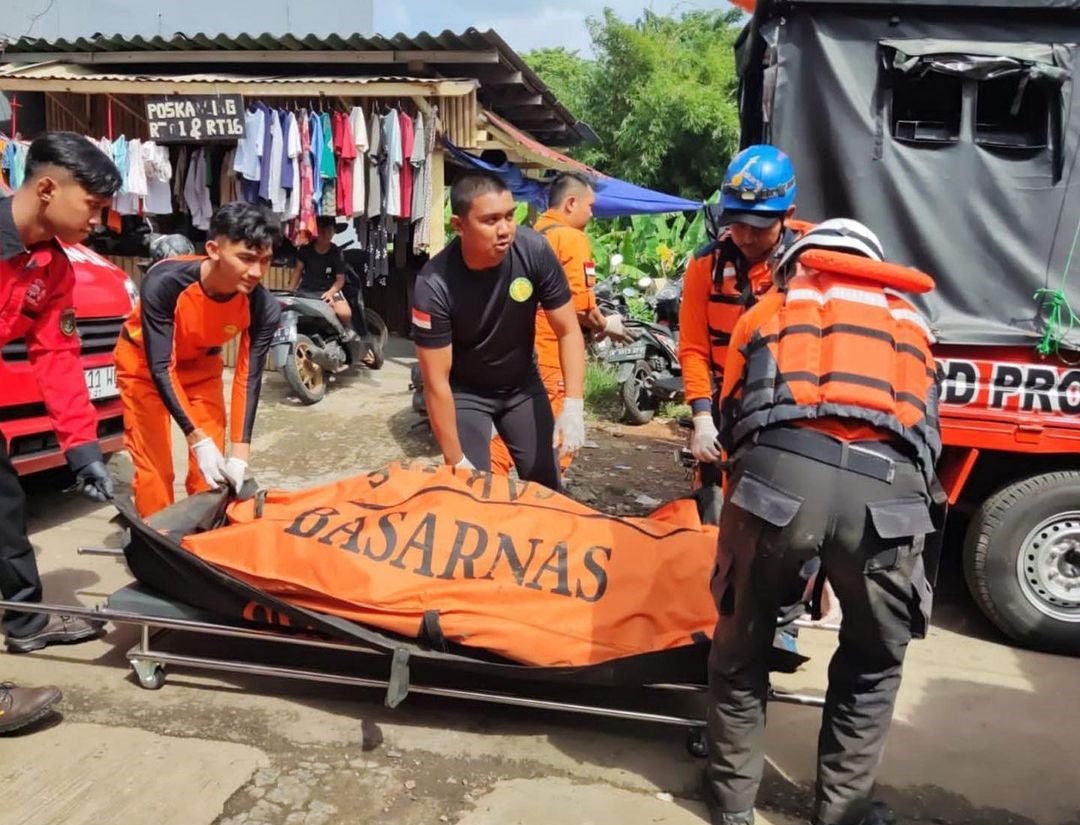 Bersama dengan Tim SAR Gabungan Berhasil Menemukan Korban Tenggelam di Kel. Pejaten Timur