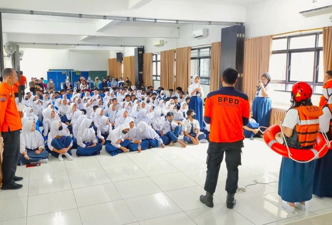 Sosialisasi Teknik Kesiapsiagaan dan Simulasi Penanganan Bencana Gempa Bumi di SMPN 267 Jakarta