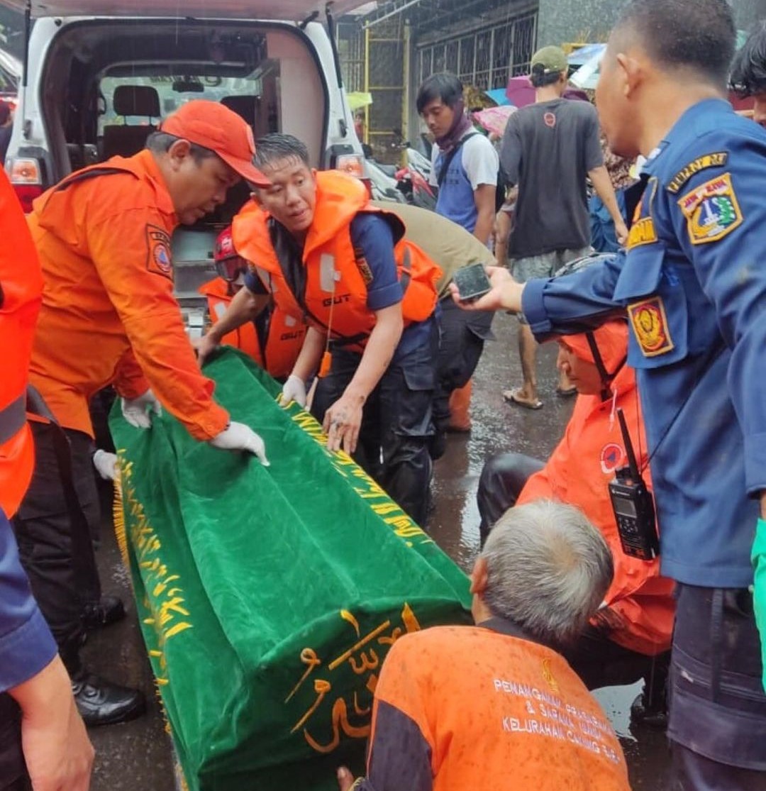 Bersama dengan Tim SAR Gabungan Berhasil Menemukan dan Evakuasi Korban Tenggelam di Kel. Rawa Terate