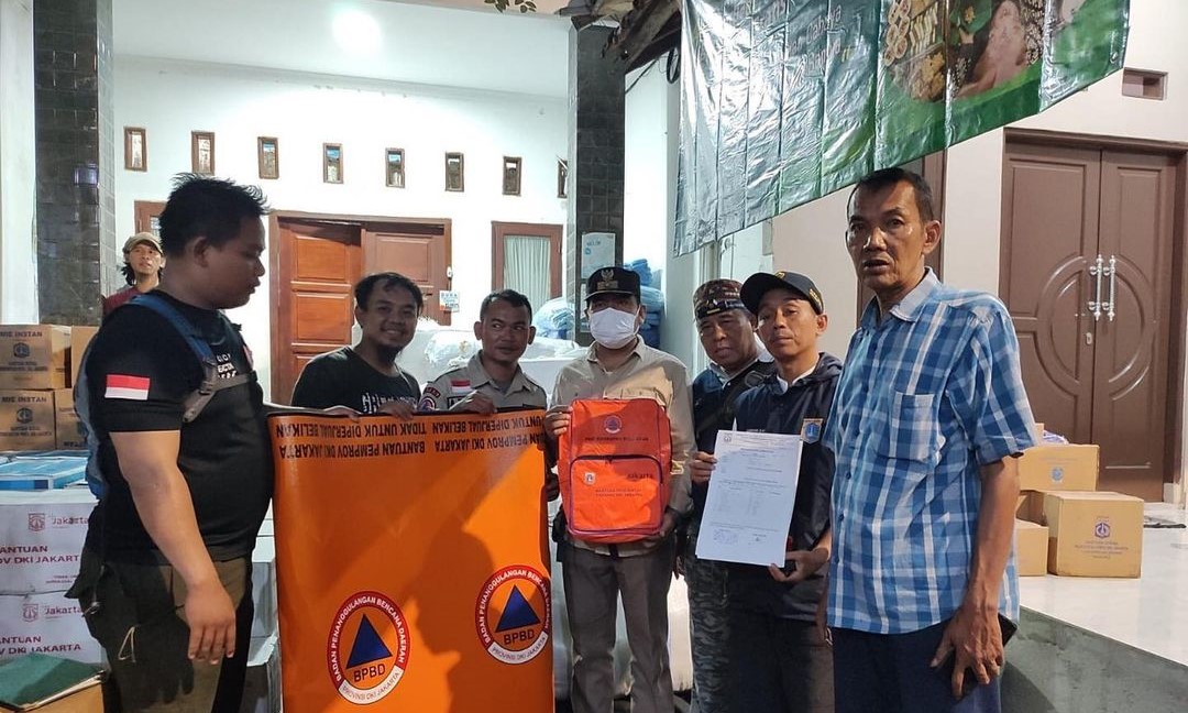 Pendistribusian Bantuan Logistik dan Pendirian Tenda untuk Penyintas Kebakaran di Kel. Kedoya Utara