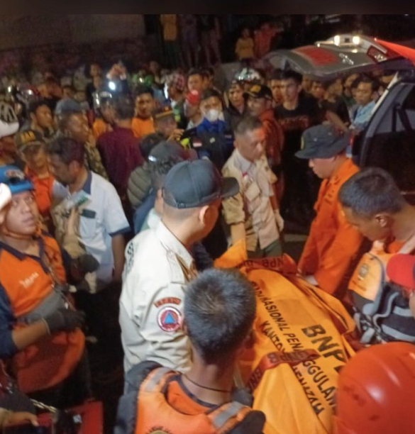Bersama dengan Tim SAR Gabungan Berhasil Menemukan dan Evakuasi Korban Tenggelam di Kec.Cengkareng, Jakarta Barat