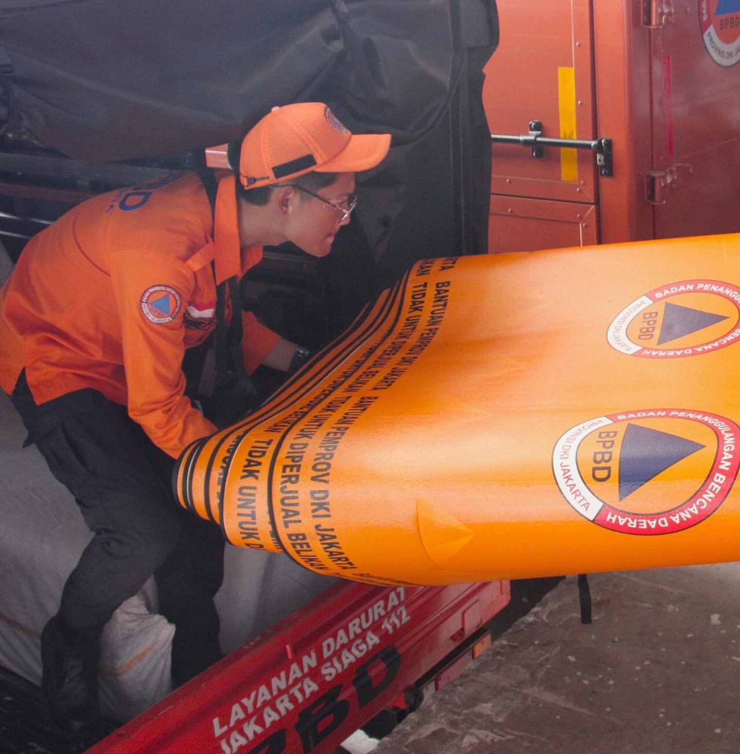 Pendistribusian Sarana dan Prasarana serta Logistik kepada Petugas Penanganan Bencana/TRC (Korwil) BPBD DKI Jakarta