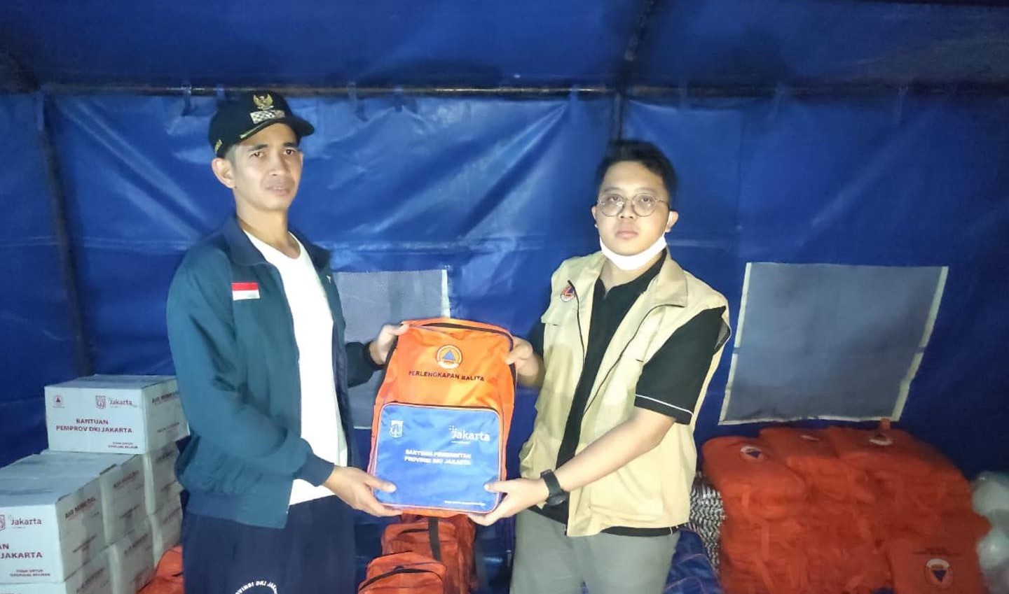 Pendirian Tenda dan Pendistribusian Bantuan Logistik bagi Penyintas Kebakaran