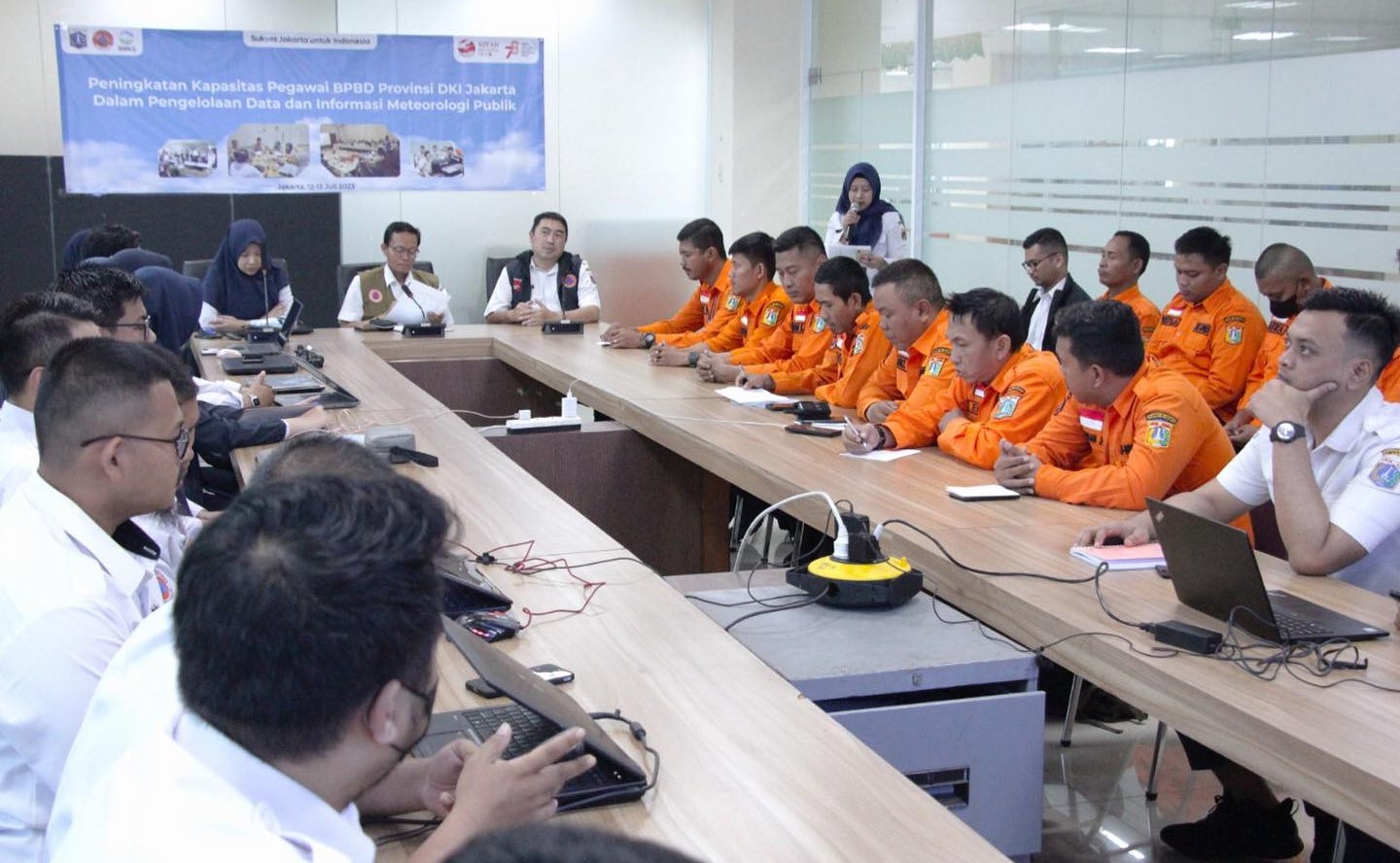 Peningkatan Kapasitas Pegawai BPBD Provinsi DKI Jakarta dalam Pengelolaan Data dan Informasi Meteorologi Publik oleh BMKG Hari Pertama