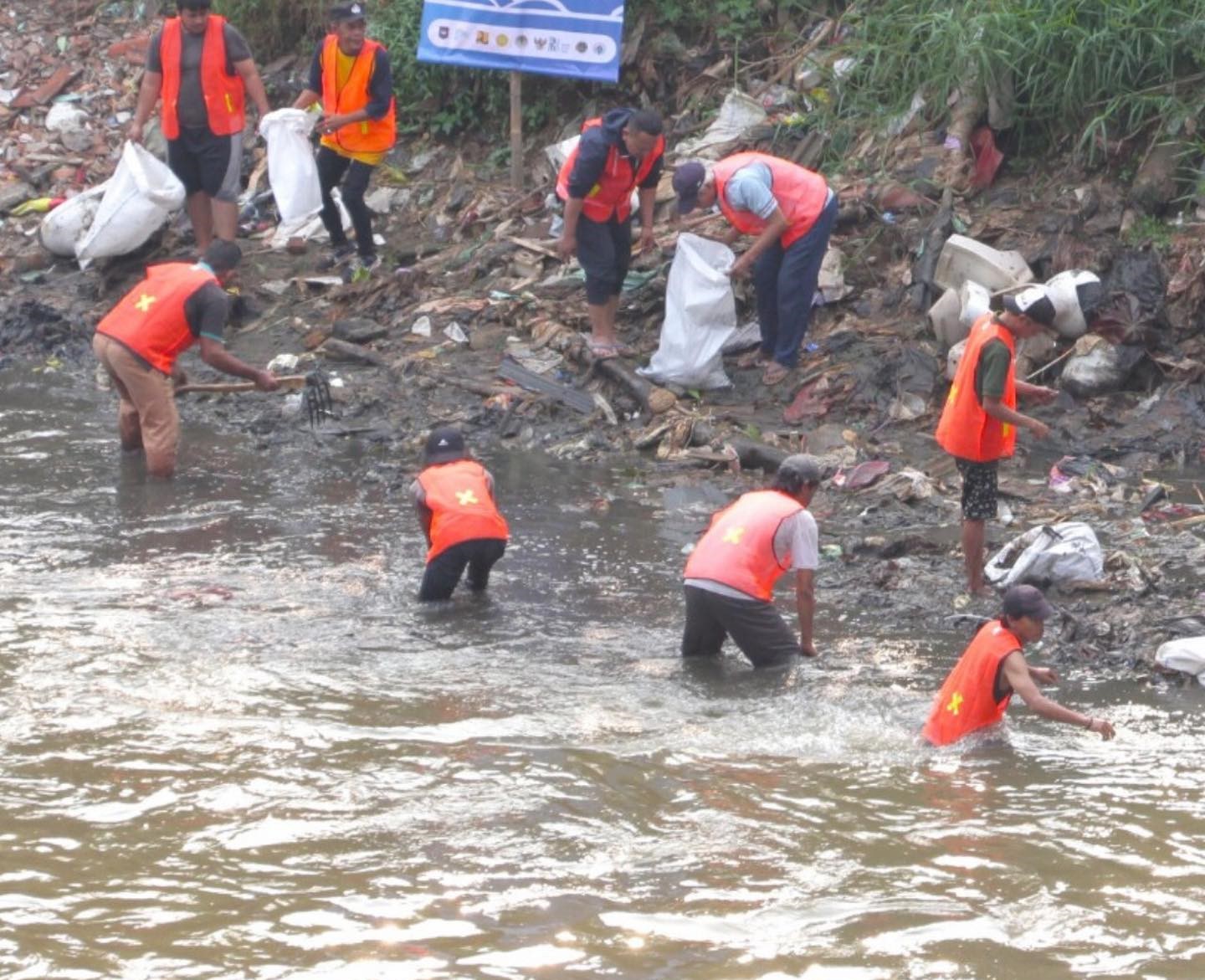 Susur dan Bersih-Bersih Sungai dalam Rangka Hari Air Sungai Sedunia 2023
