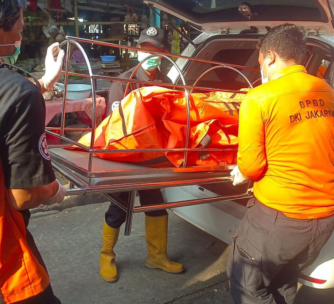 Bersama dengan Tim SAR Gabungan Berhasil Menemukan Korban Tenggelam di Banjir Kanal Barat