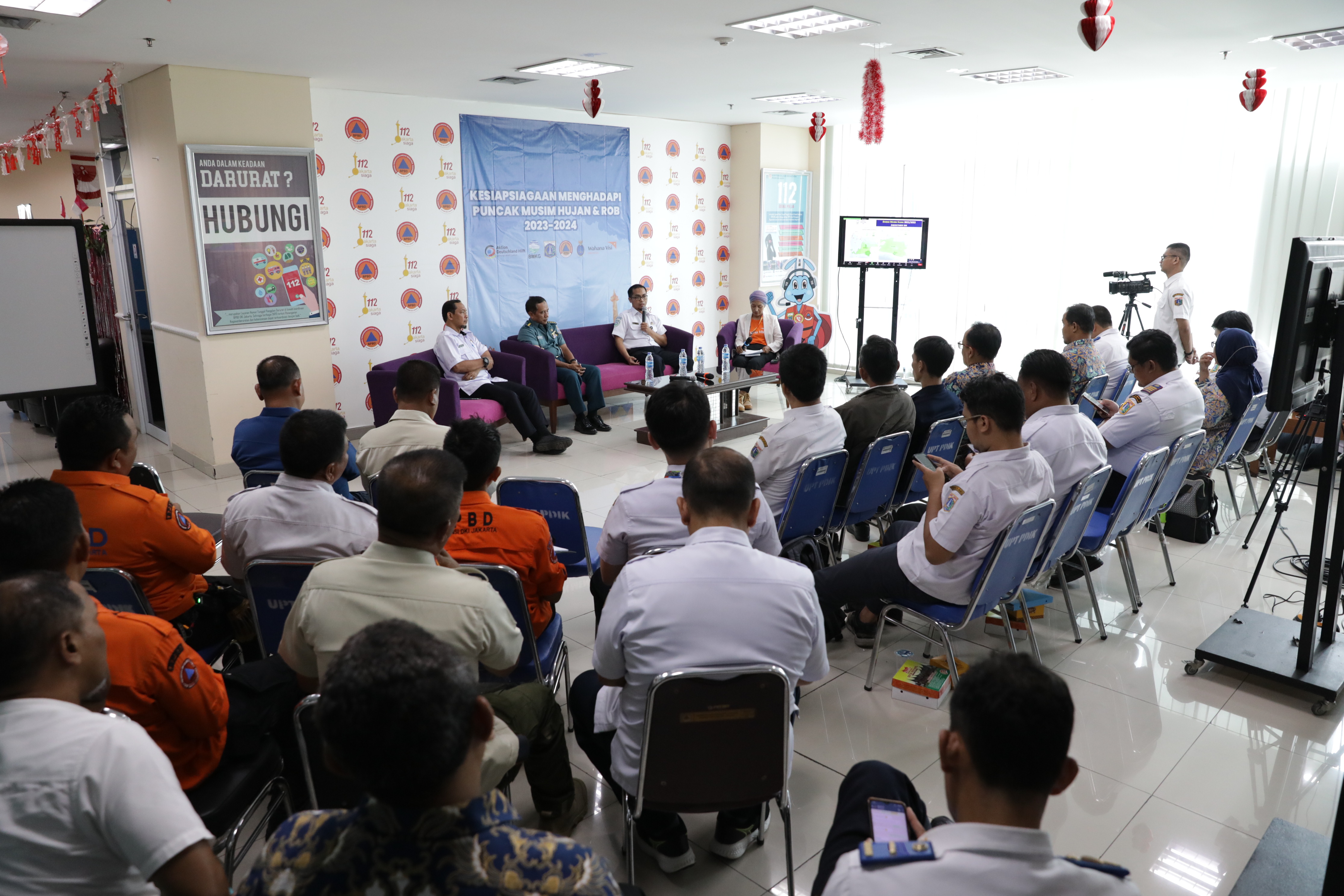 Talkshow bersama Kesiapsiagaan Menghadapi Puncak Musim Hujan dan Rob di Provinsi DKI Jakarta