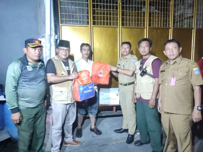 BPBD DKI Jakarta Distribusikan Bantuan Logistik bagi Penyintas Kebakaran di Taman Sari Jakarta Barat
