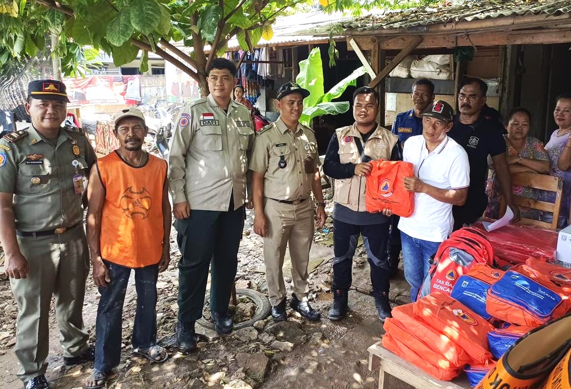 BPBD DKI Jakarta Distribusikan Bantuan Logistik bagi Penyintas Kebakaran di Kelurahan Rawa Buaya, Jakarta Barat