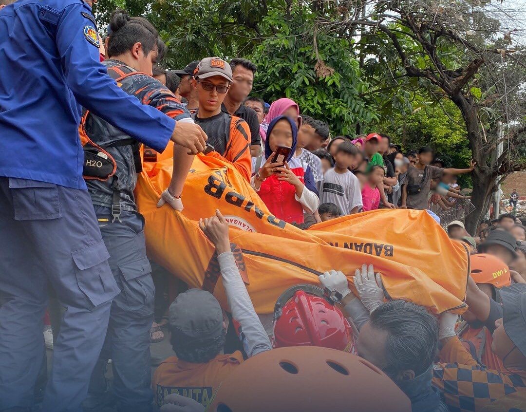 BPBD DKI Jakarta bersama Tim SAR Gabungan Berhasil Menemukan dan Evakuasi Korban Tenggelam