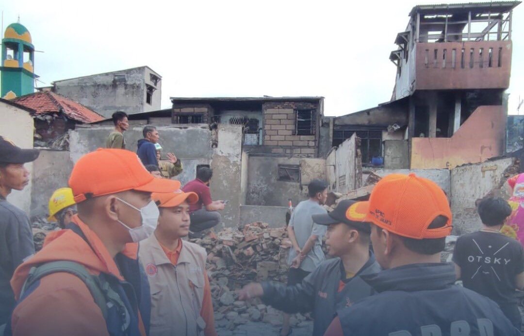 Pendistribusian Bantuan Logistik bagi Penyintas Kebakaran di Kel. Kota Bambu Utara