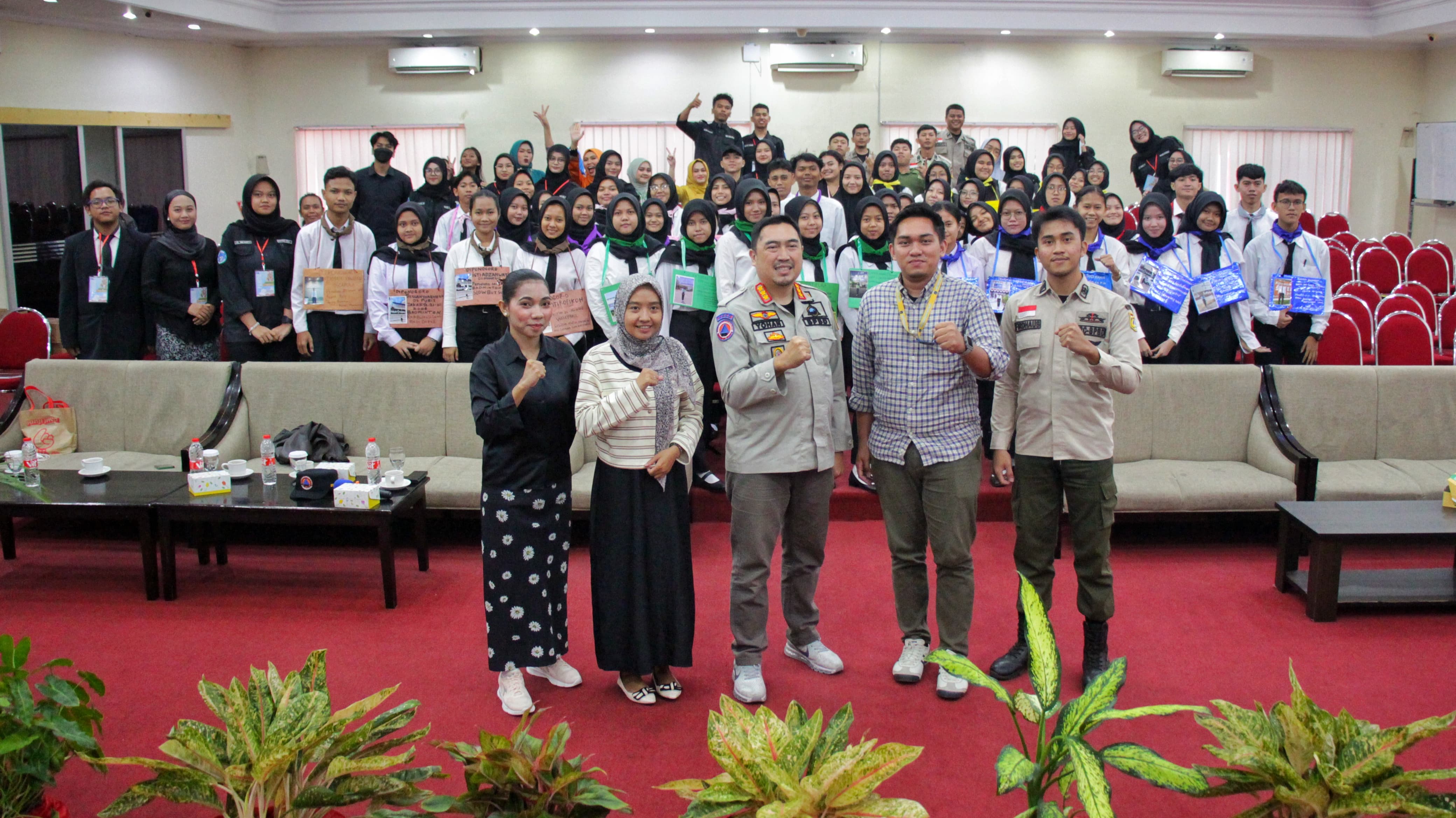 Menjadi Narasumber dalam Kuliah Umum yang Diselenggarakan oleh Akademi Keperawatan Husada Karya Jaya (Akper HKJ)