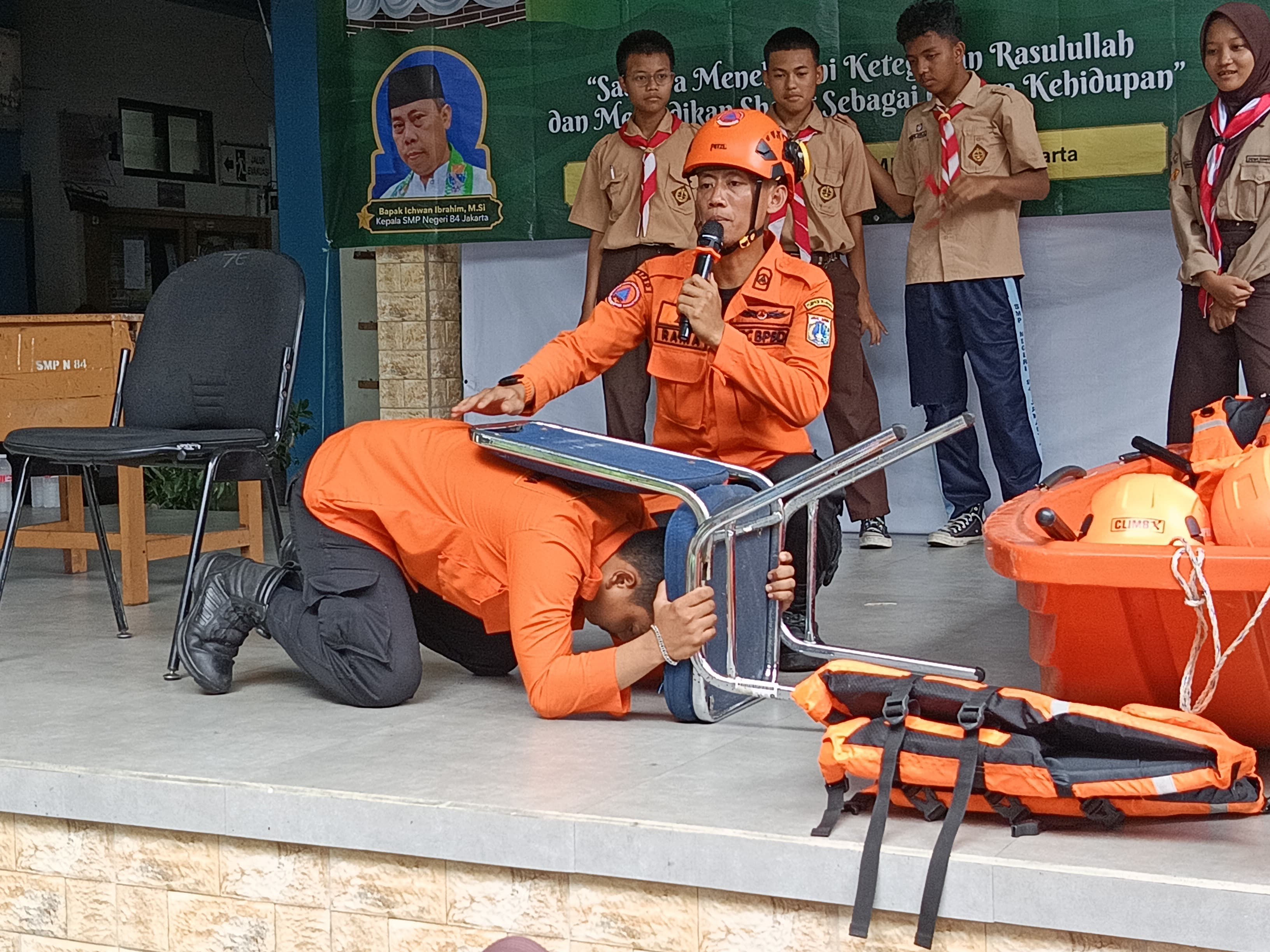 Sosialisasi dan Simulasi Kesiapsiagaan Bencana di SMPN 84 Jakarta Utara