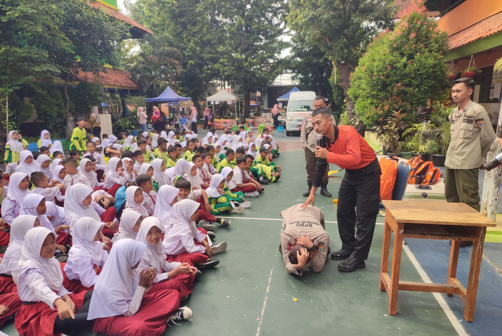 Sosialisasi dan Simulasi Kesiapsiagaan Bencana dalam Masa Pengenalan Lingkungan Sekolah (MPLS)