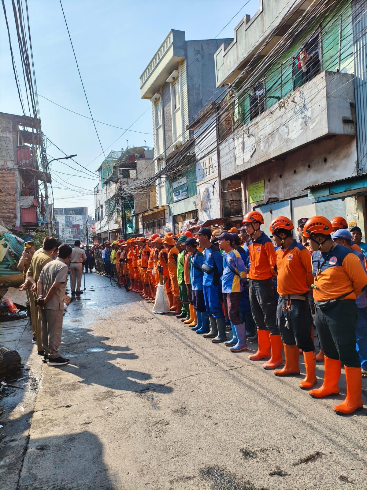 Kerja Bakti Pasca Kebakaran Di Kelurahan Duri Utara