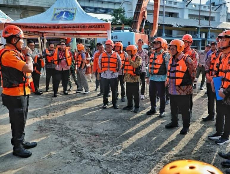 Mendampingi Gubernur DKI Jakarta, Pramono Anung, Susur Sungai Ciliwung