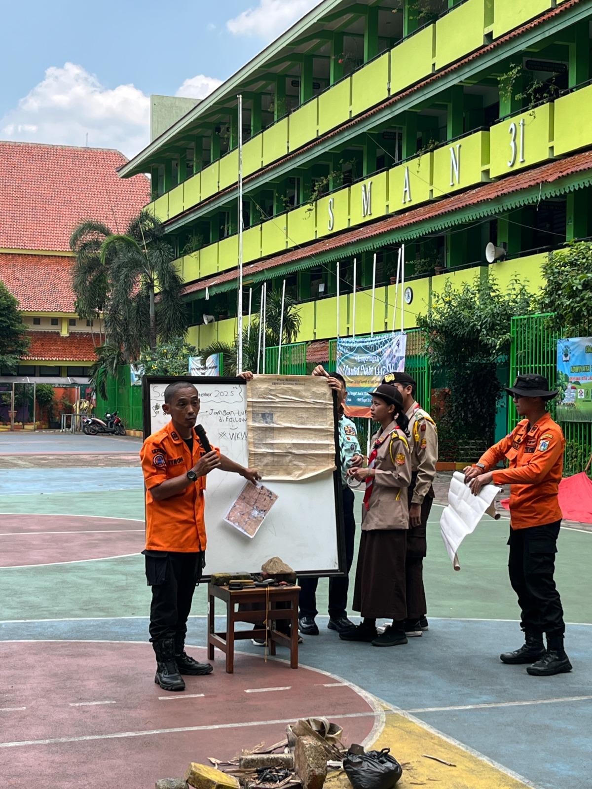 Sosialisasi Teknik Bertahan Hidup Dalam Bencana Alam di SMA N 31 Jakarta