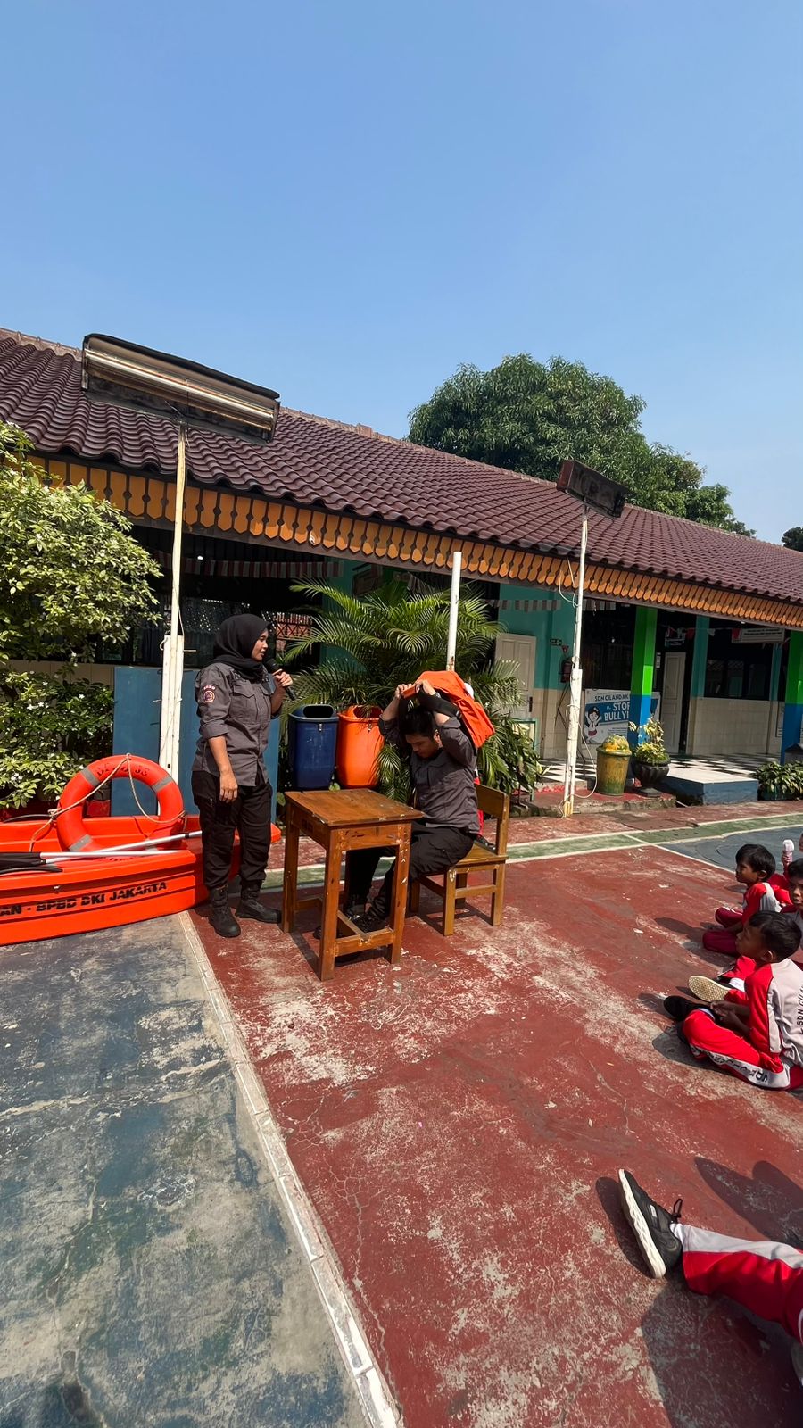Sosialisasi dan Simulasi Kesiapsiagaan Menghadapi Bencana Gempa Bumi di SDN Cilandak Barat 03 Pagi