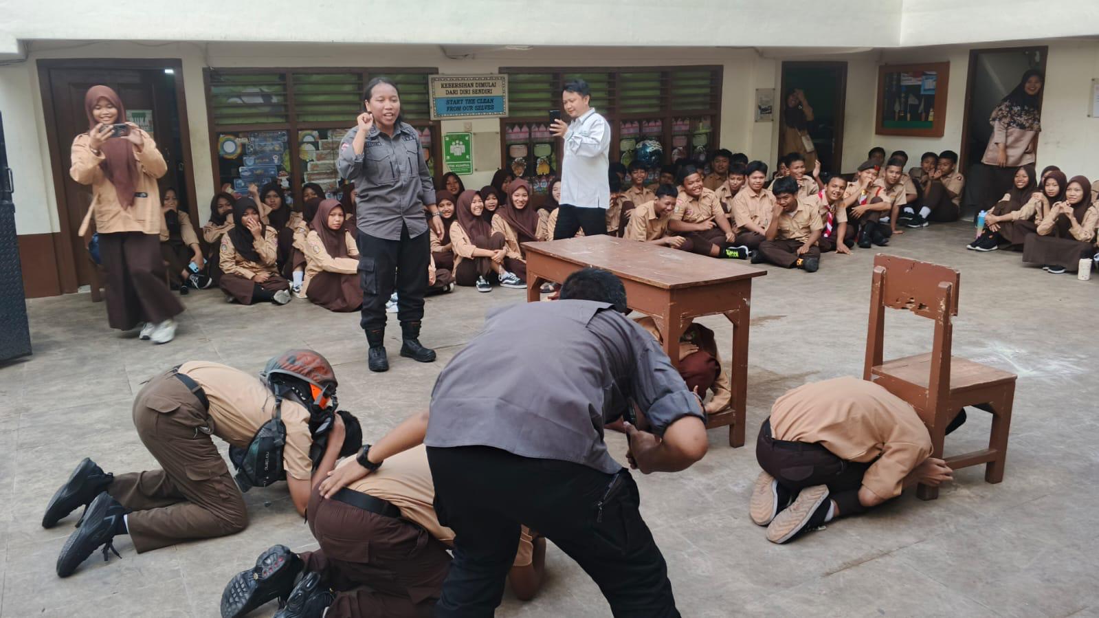 Sosialisasi dan Simulasi Kesiapsiagaan Menghadapi Bencana Gempa Bumi Tingkat SD, SMP, dan SMA Tahun 2025