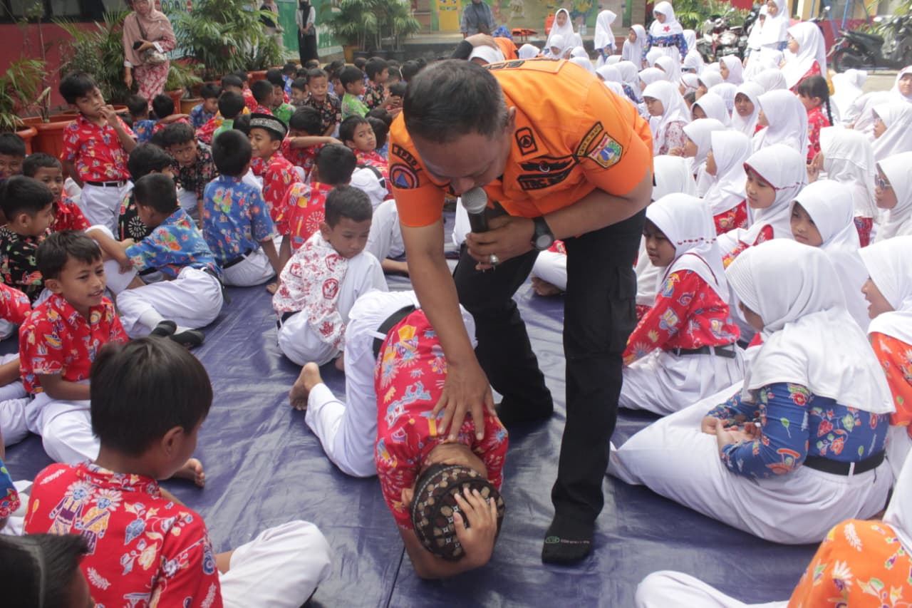 Sosialisasi dan Simulasi Kesiapsiagaan Menghadapi Bencana Gempa Bumi