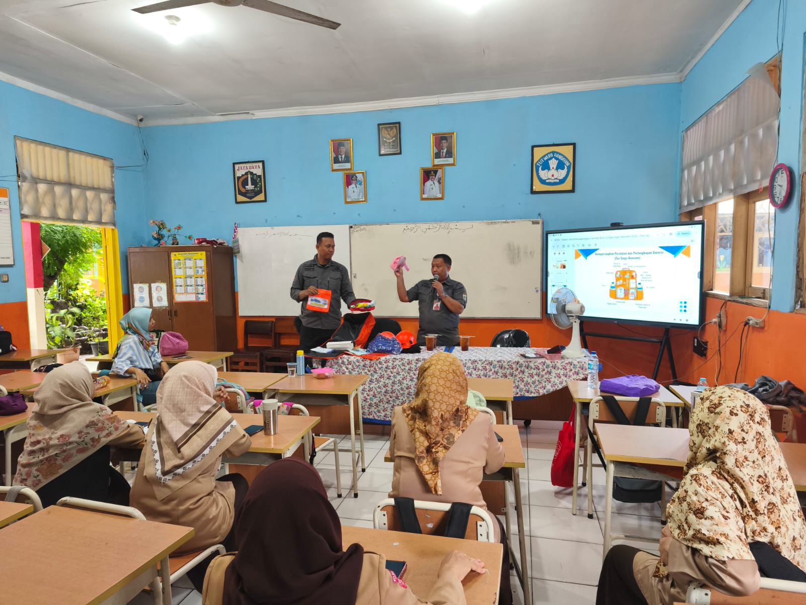 Sosialisasi Dan Simulasi Kesiapsiagaan Menghadapi Bencana Gempa Bumi Tingkat SD, SMP Dan SMA Tahun 2025