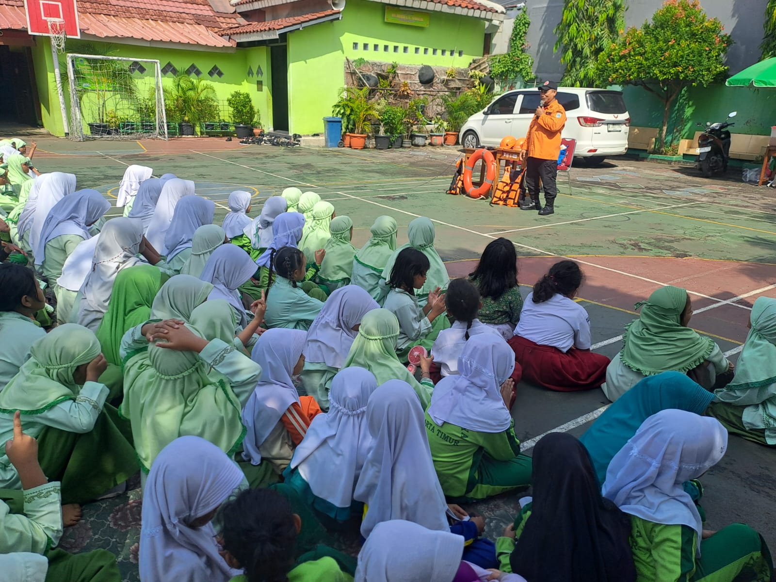 Sosialisasi Dan Simulasi Kesiapsiagaan Menghadapi Bencana Gempa Bumi Tahun 2025 di SDN Malaka Jaya 11 Pagi