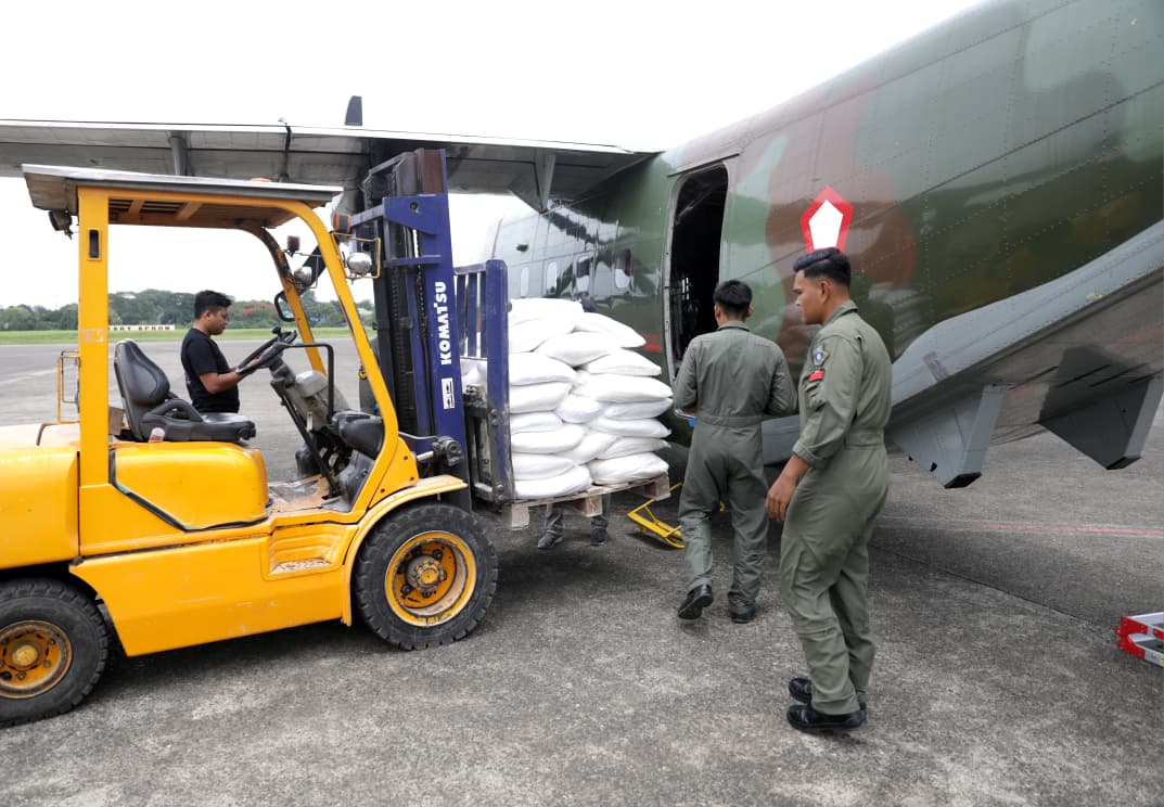 Pemprov DKI Jakarta melalui BPBD DKI Jakarta melaksanakan Operasi Modifikasi Cuaca (OMC)