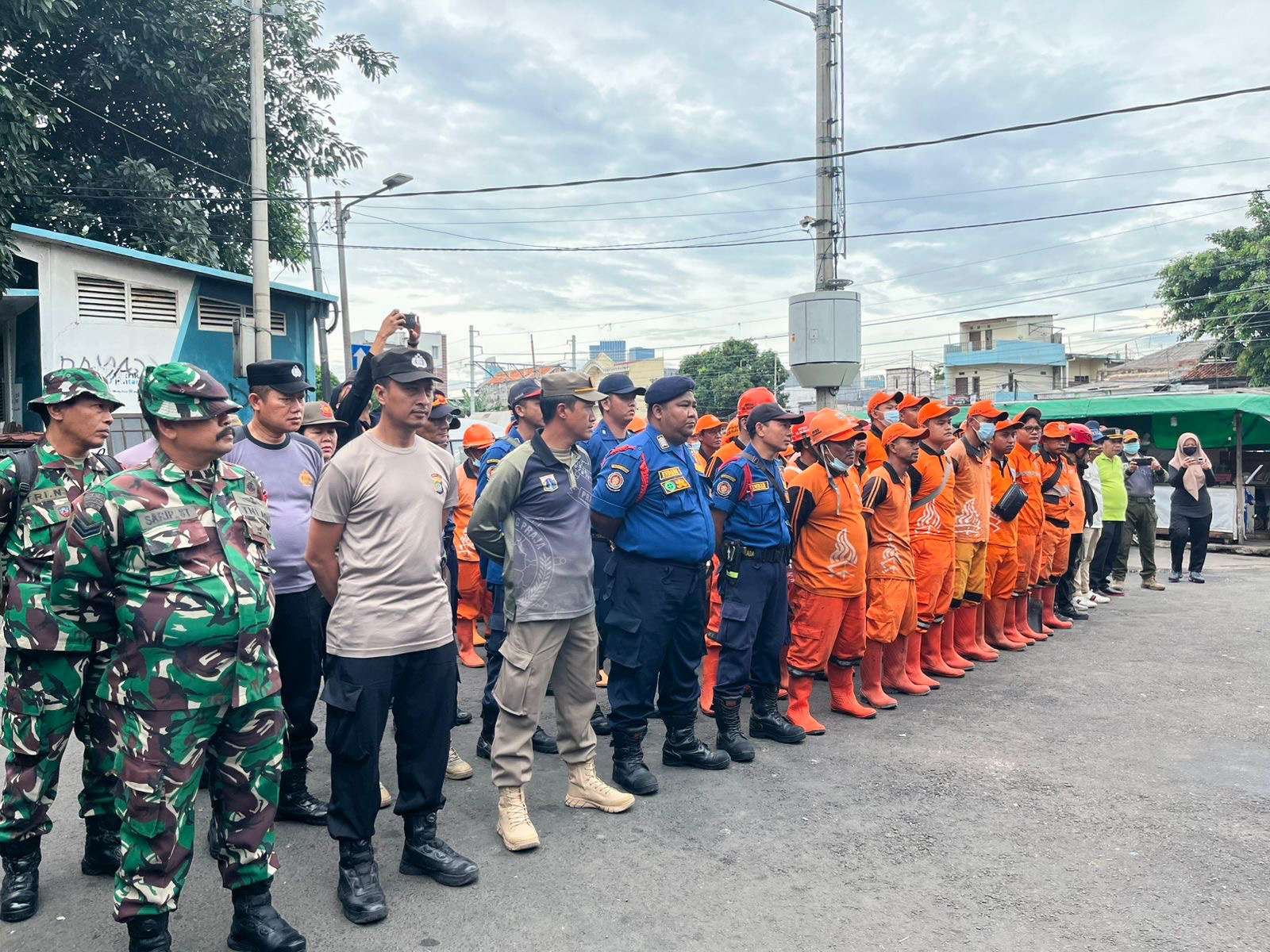 Kerja Bakti Pembersihan Puing Pasca Kebakaran di Kel. Duri Selatan
