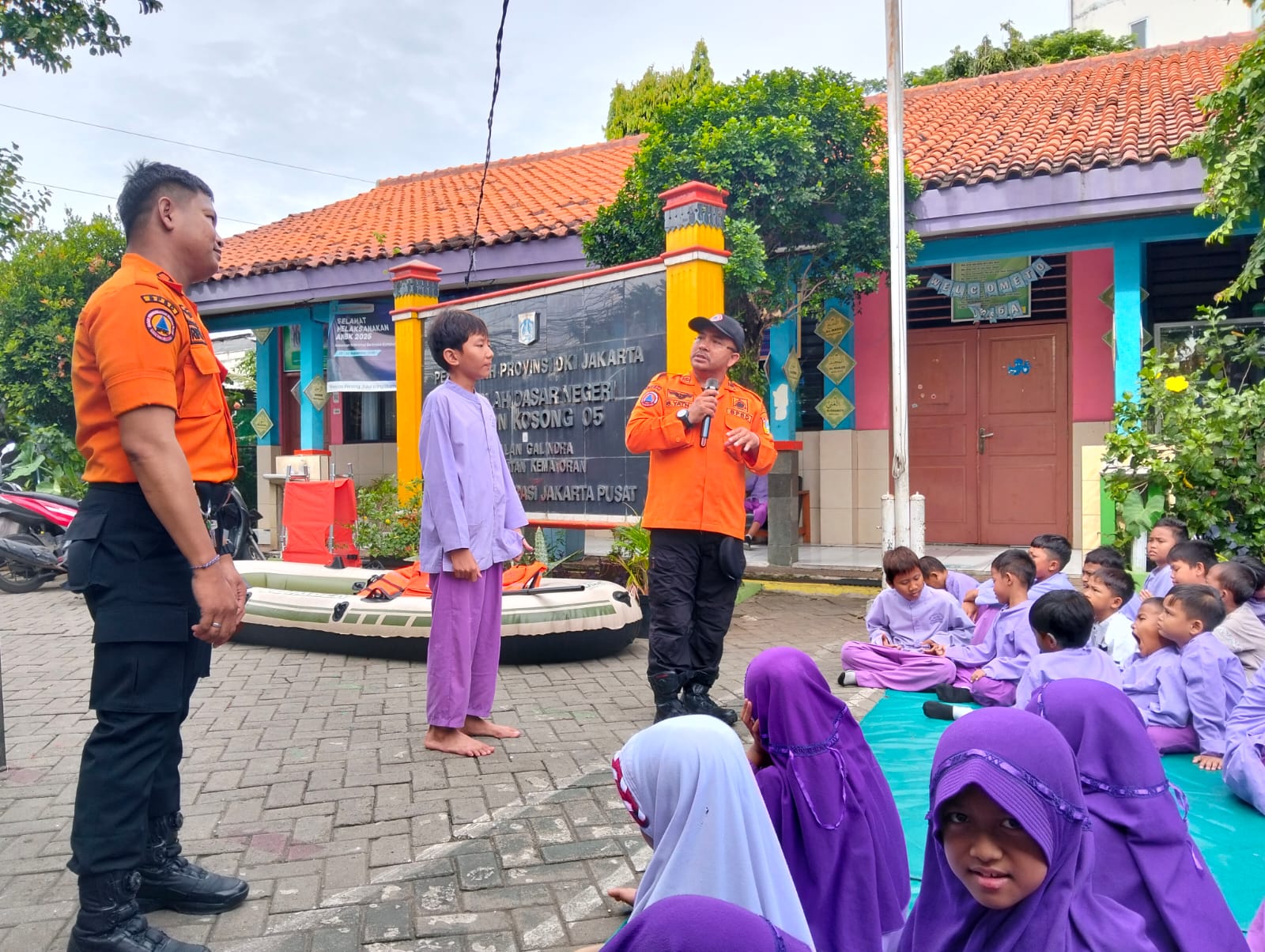 Sosialisasi, Edukasi dan Simulasi Kesiapsiagaan Menghadapi Bencana Tingkat Sekolah di SDN Kebon Kosong 05 Pagi