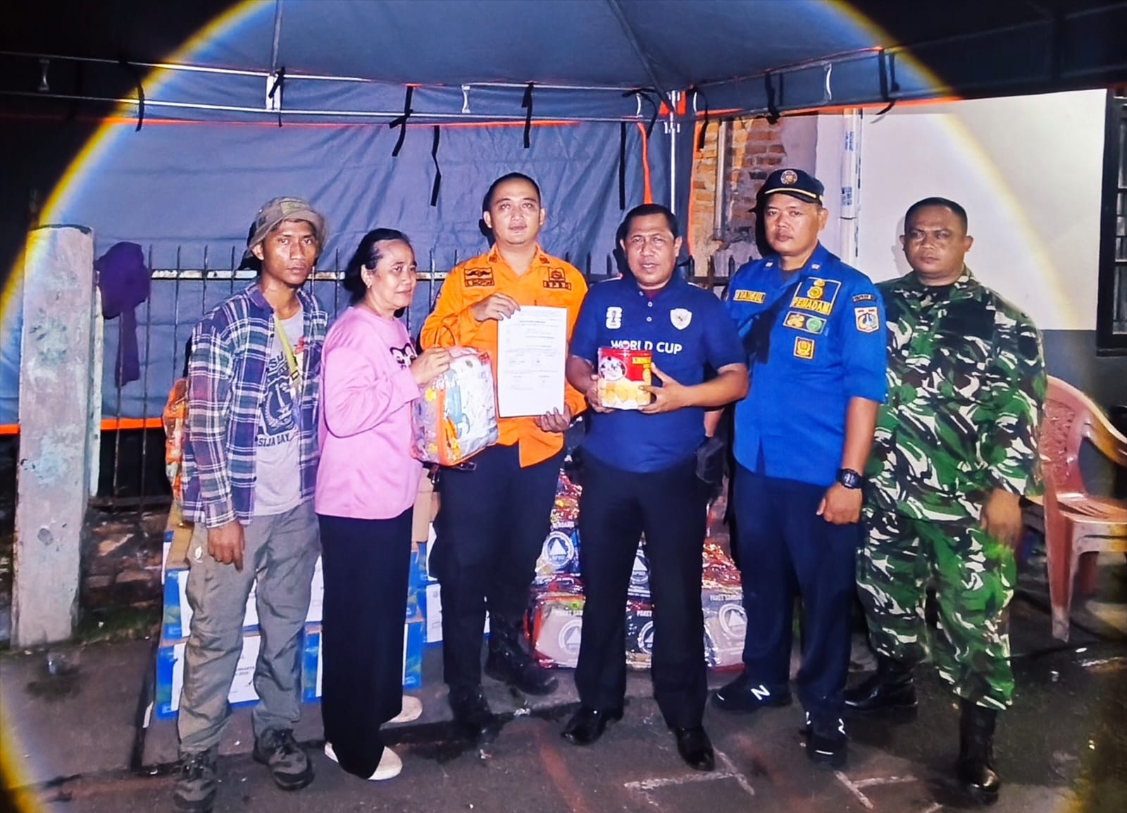 Pendistribusian Bantuan Logistik bagi Penyintas Kebakaran di Kel. Wijaya Kusuma