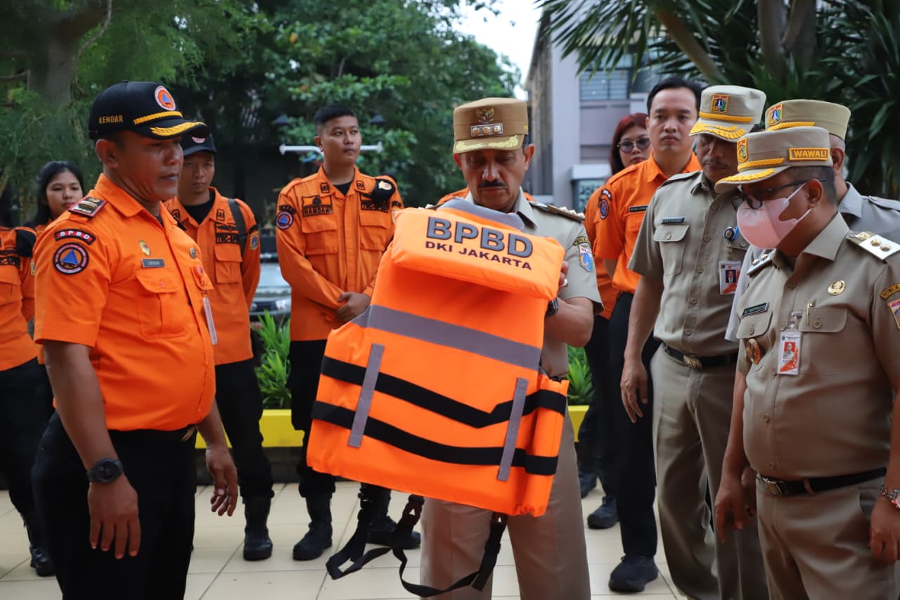 Pendistribusian Bantuan Sarana dan Prasarana (Sarpras) Penanggulangan Bencana untuk Wilayah Kota Administrasi Jakarta Selatan