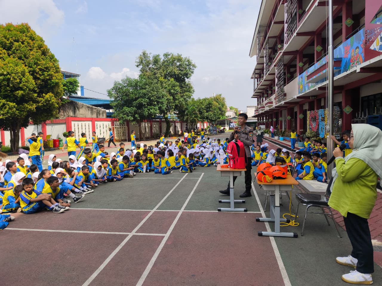Sosialisasi dan Simulasi Penanggulangan Bencana Gempa Bumi di SDN 3 Gedong