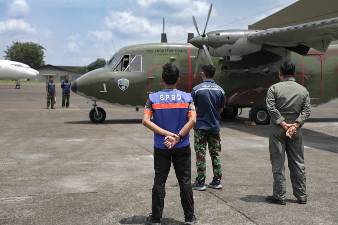 Pemprov DKI Jakarta melalui BPBD DKI Jakarta melaksanakan Operasi Modifikasi Cuaca (OMC) Hari Kesepuluh