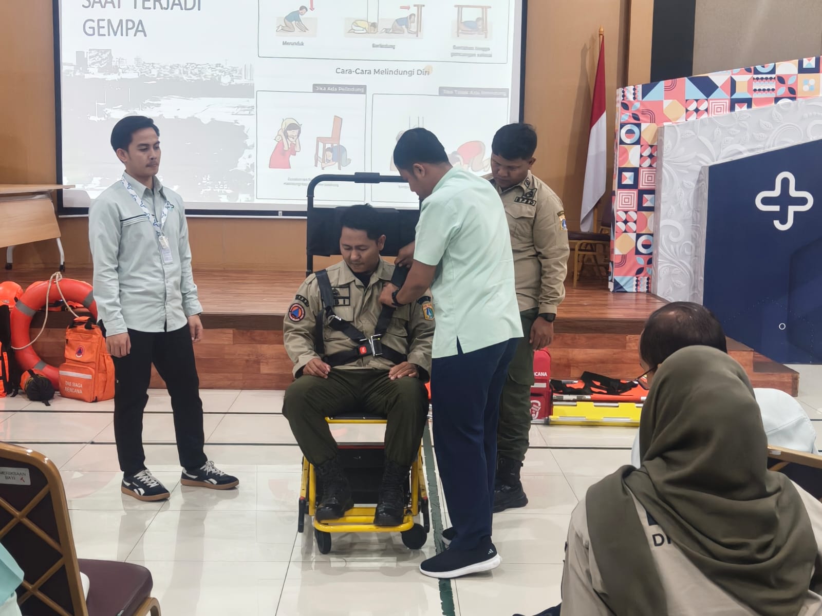 Sosialisasi, Edukasi dan Simulasi Penanggulangan Bencana Gempa Bumi di RSUD Pasar Rebo