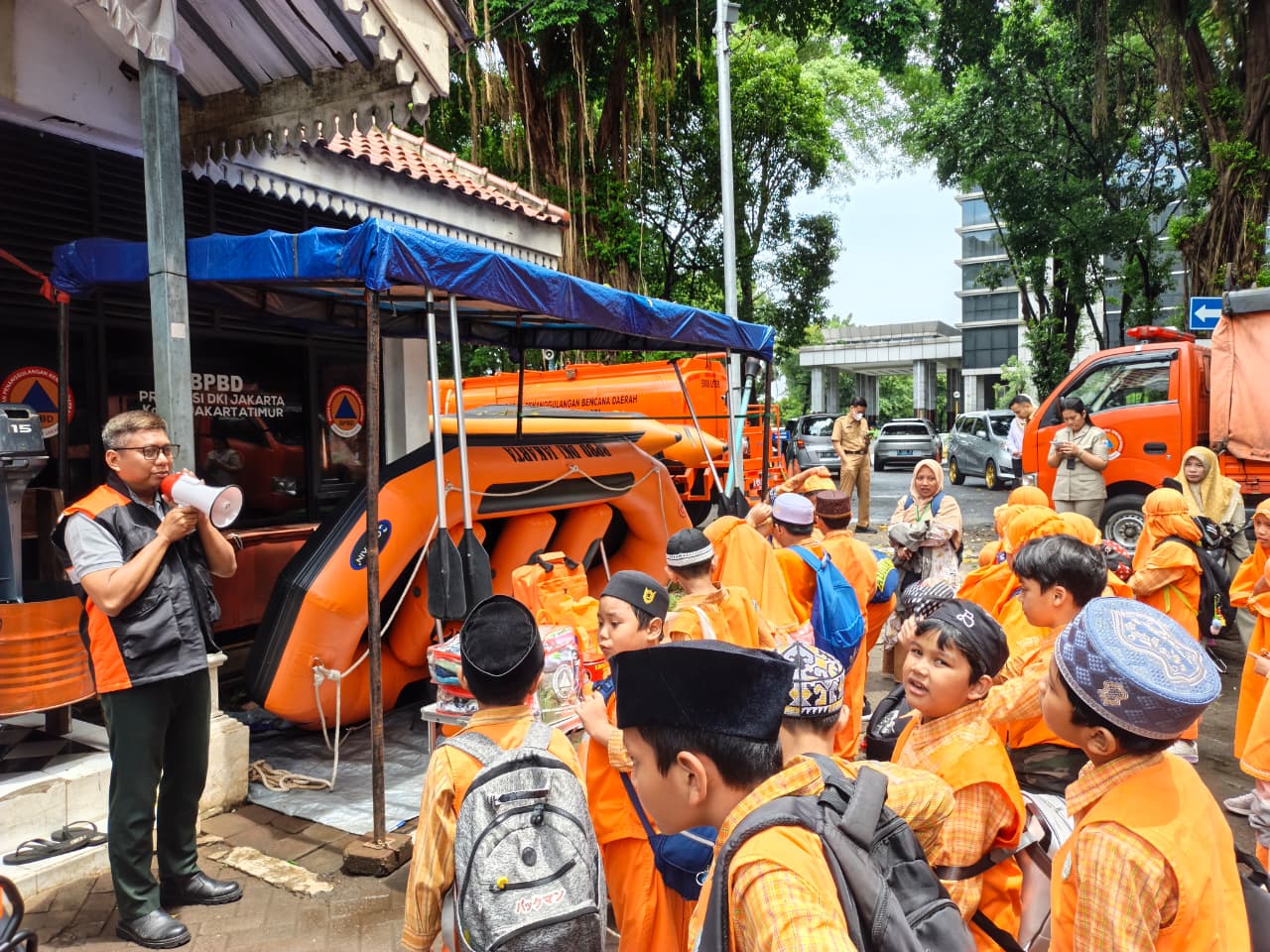 Sosialisasi dan Simulasi Penanggulangan Bencana di Swissotel PIK Avenue dan SDIT Nurul Islam
