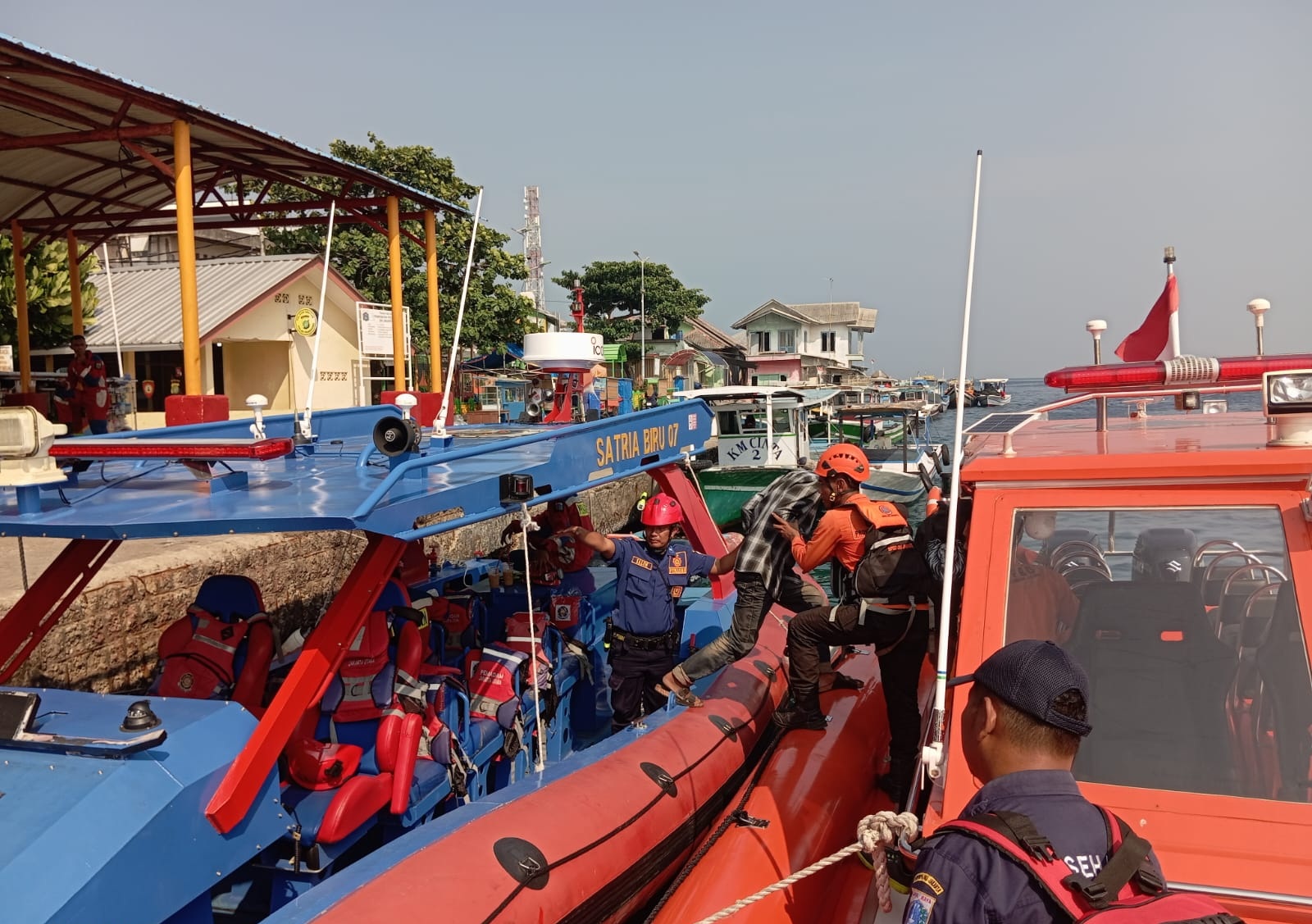 Evakuasi Kejadian Laka Laut di Pulau Panggang
