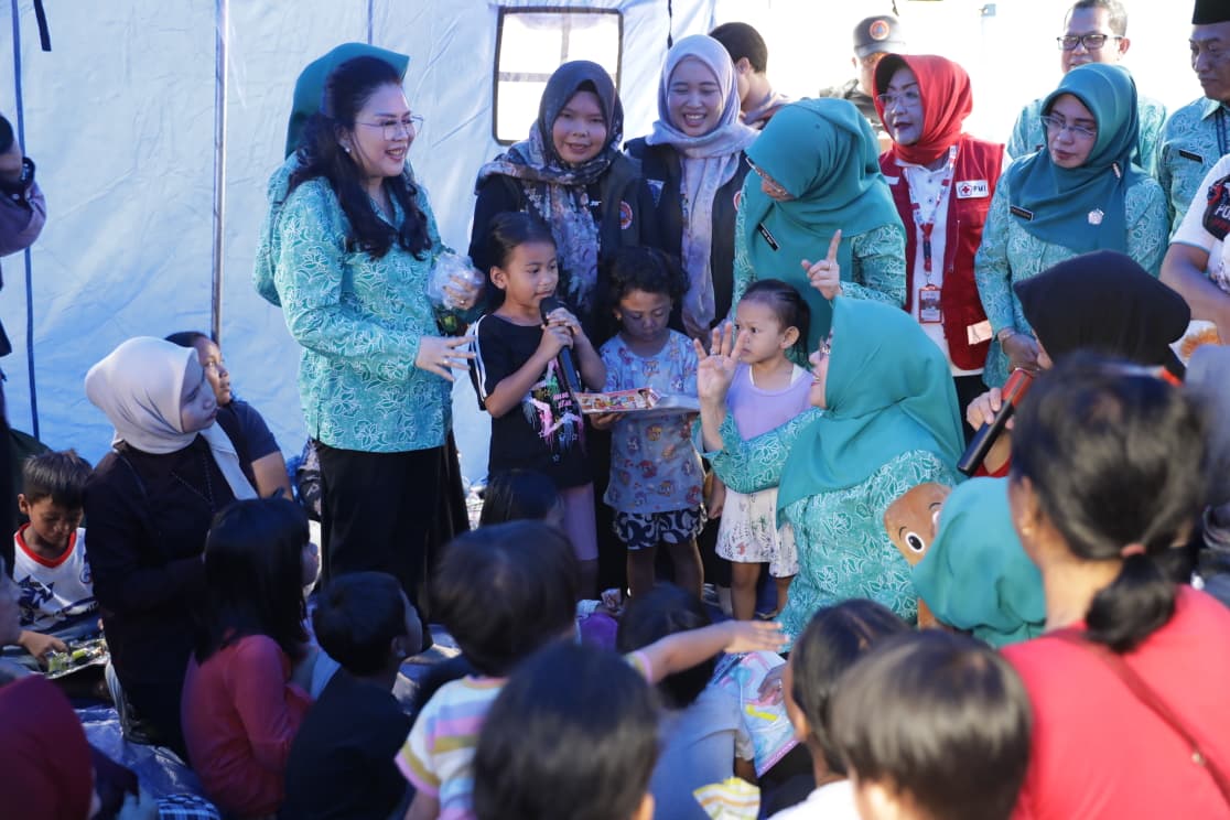 Mendampingi DWP Ibu Walikota beserta Jajaran dalam kegiatan Layanan Dukungan Psikososial