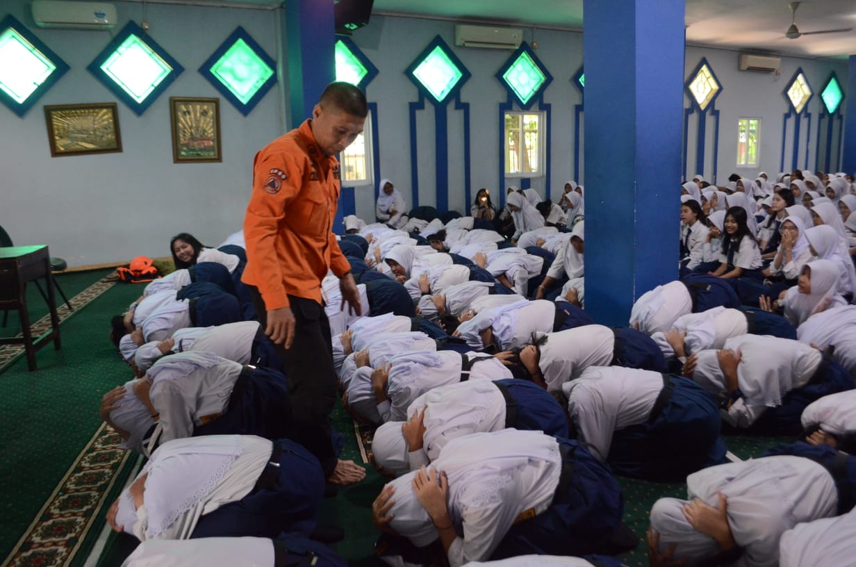 Sosialisasi, Edukasi, dan Simulasi Kesiapsiagaan Menghadapi Bencana